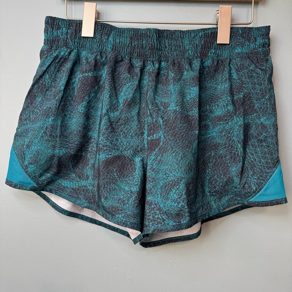 All in Motion Running Shorts in Teal Animal Print. Lined. Women’s Medium - Picture 11 of 11